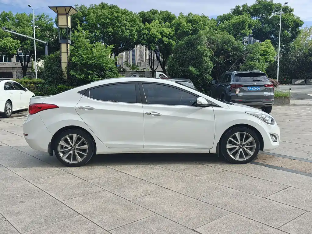 Hyundai Elantra Langdong — миниатюра 4