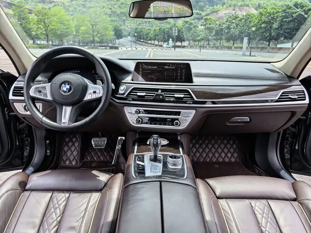 BMW 7 Series — миниатюра 6