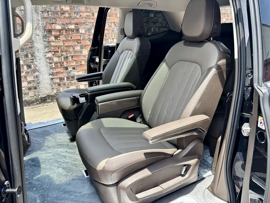 Volkswagen Viloran 380TSI Premium Speed Edition, фото 14