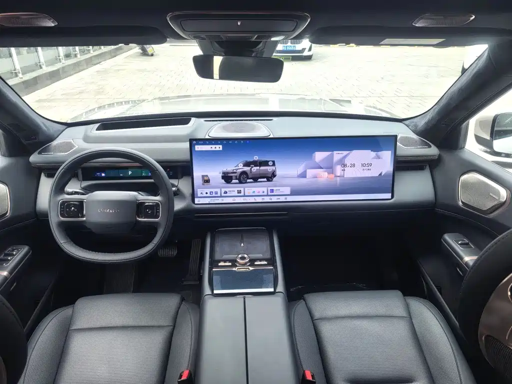 Lynk & Co Рука 900. — миниатюра 5