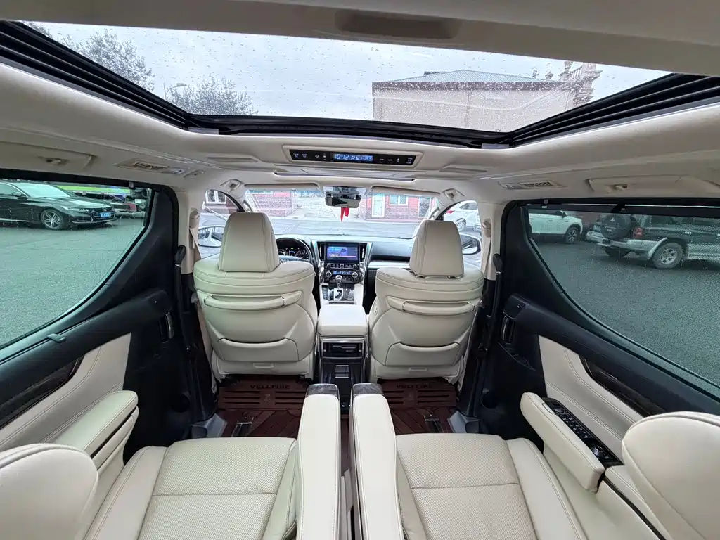 Toyota Vellfire — миниатюра 8