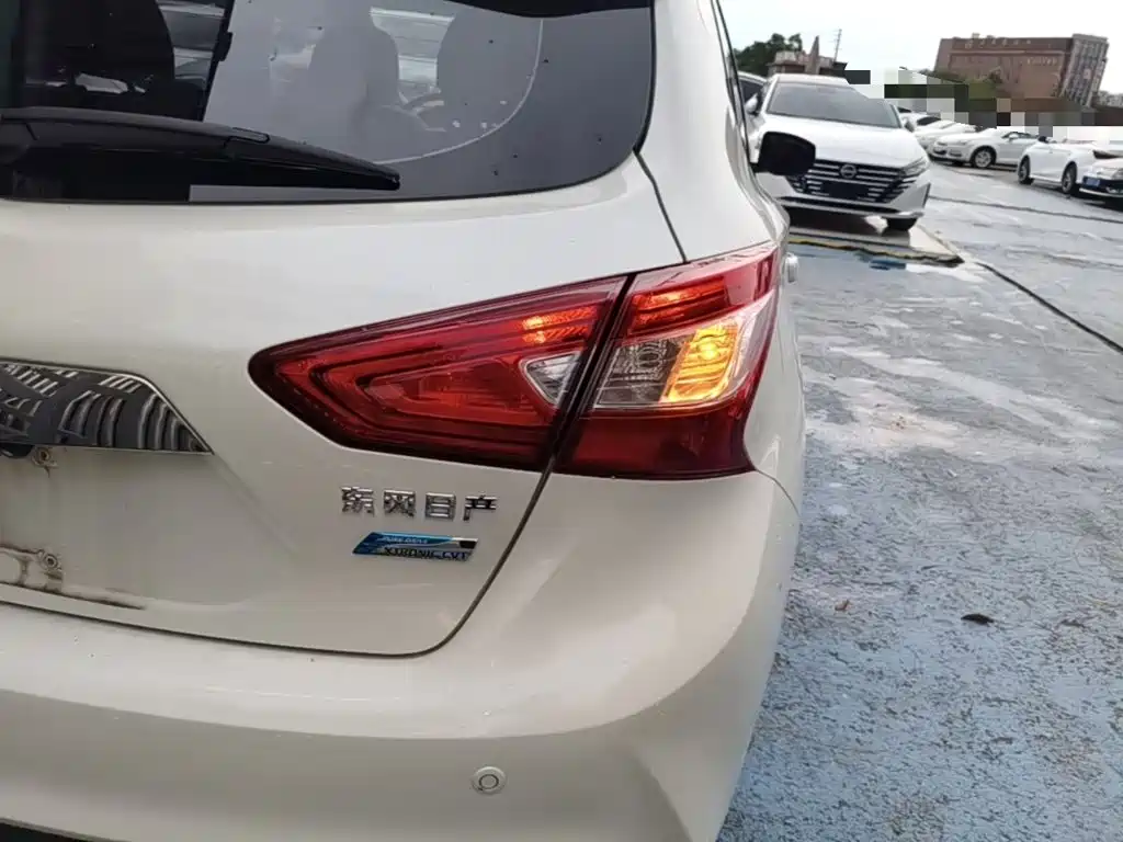 Nissan Tiida — миниатюра 8
