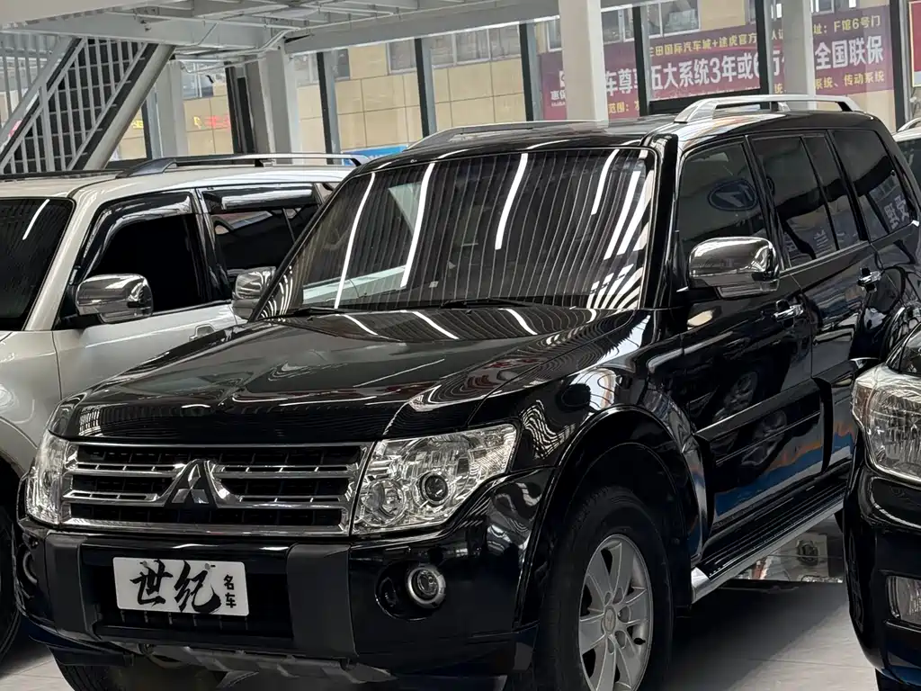 Mitsubishi Pajero (Import) 2009