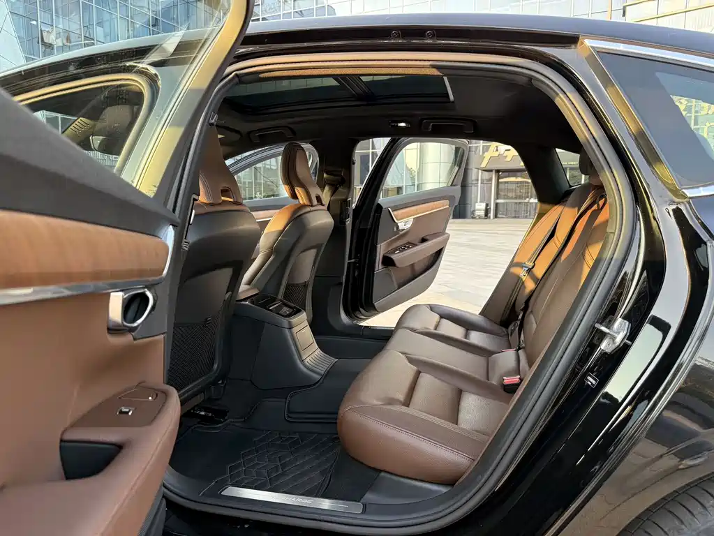 Volvo S90 2022 T8 E Luxury