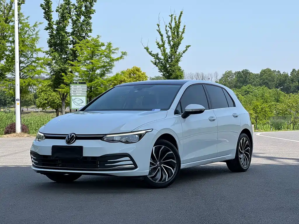 Volkswagen Golf 2025