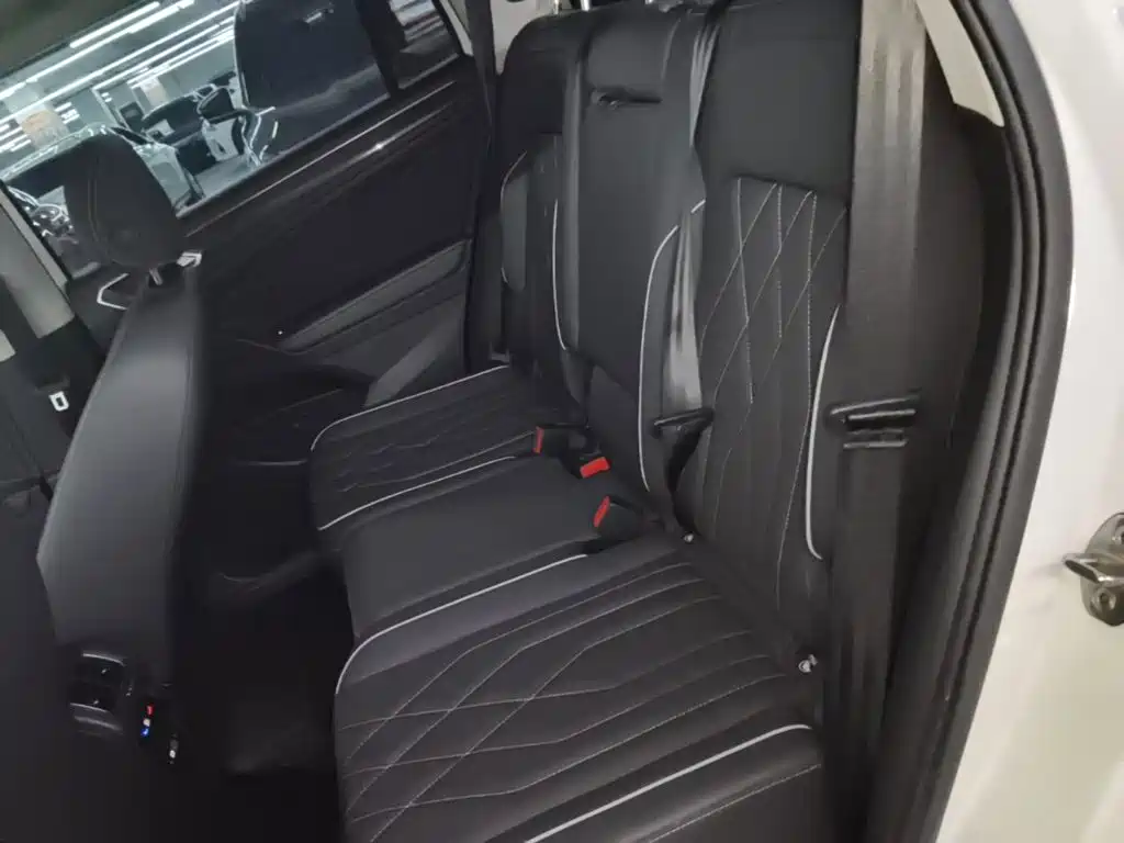 Volkswagen Tiguan L — миниатюра 17