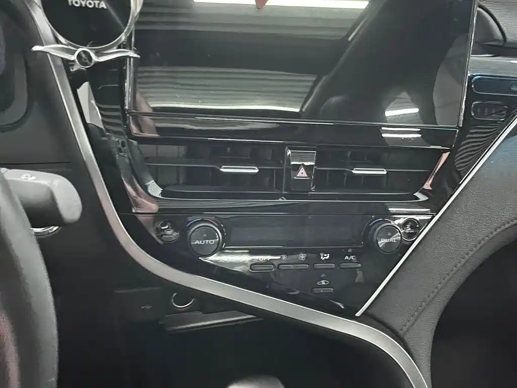 Toyota Camry 2021 2.0G Luxury