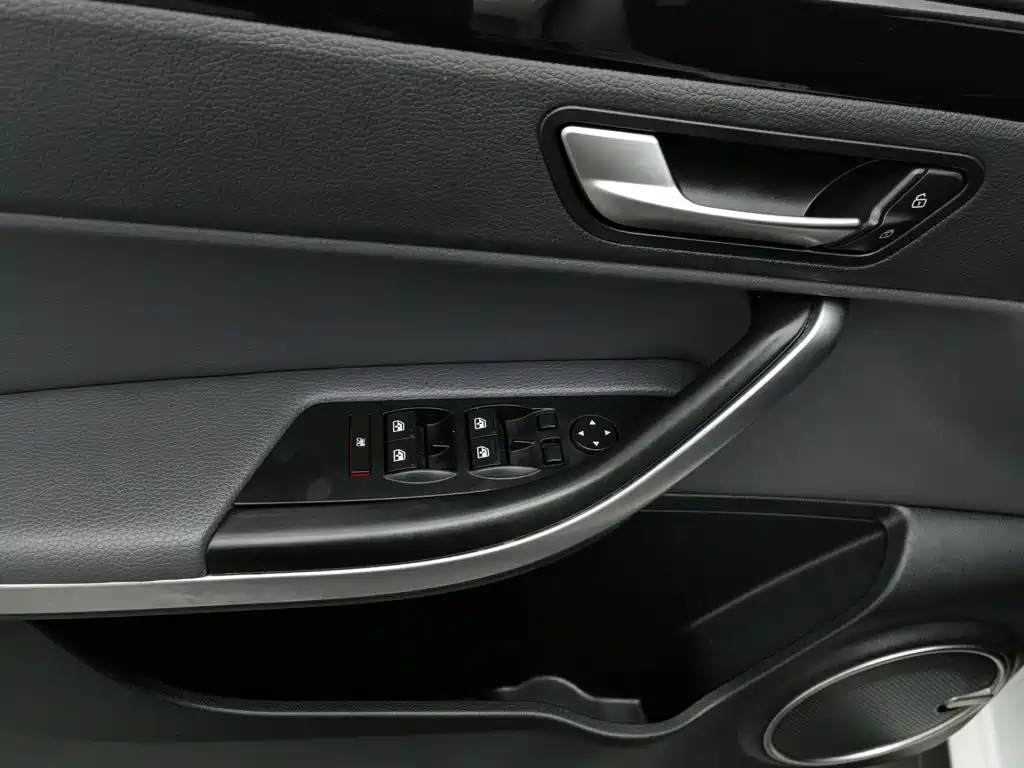 Qoros Qoros 3 — миниатюра 9