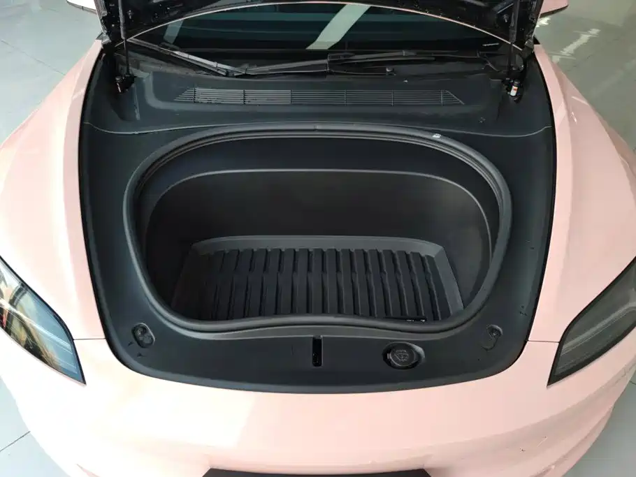 Tesla Model 3 — миниатюра 10