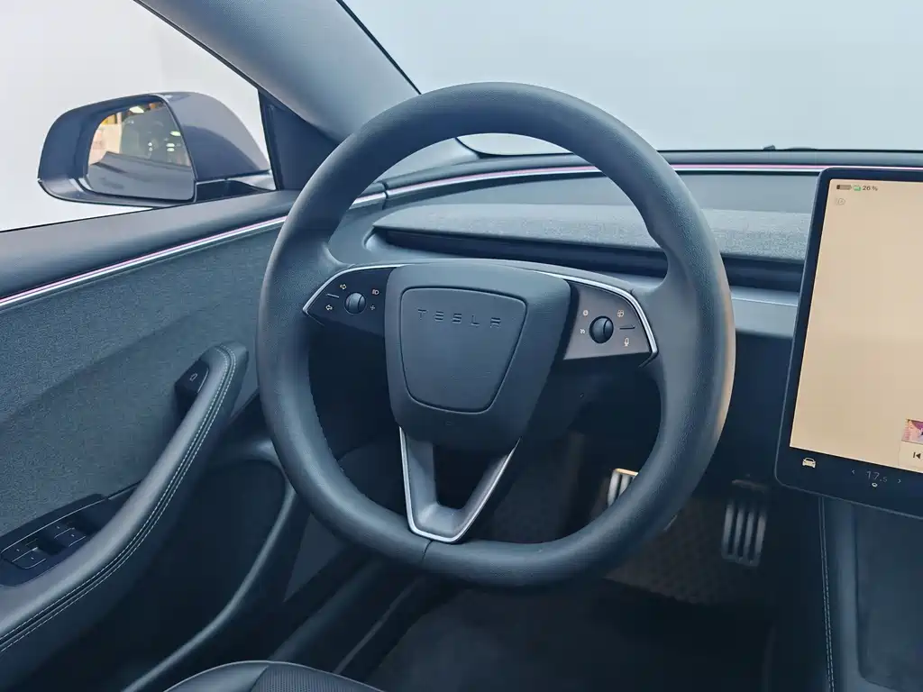 Tesla Model 3 — миниатюра 16
