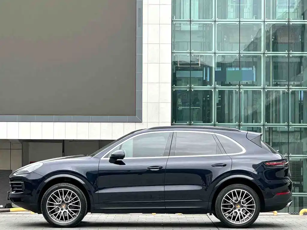 Porsche Cayenne — миниатюра 6