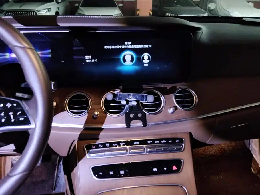 Mercedes-Benz E-Class — миниатюра 13