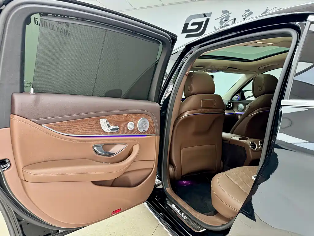 Mercedes-Benz E-Class — миниатюра 12
