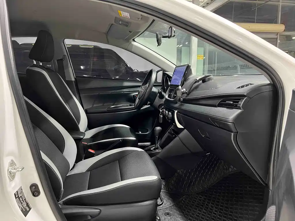 TOYOTA YARIS L ZHIXUAN