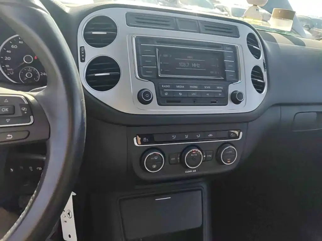Volkswagen Tiguan — миниатюра 13