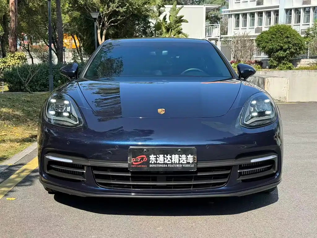 PORSCHE PANAMERA