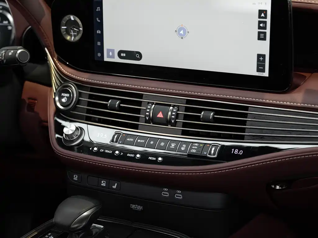 Lexus LS — миниатюра 17