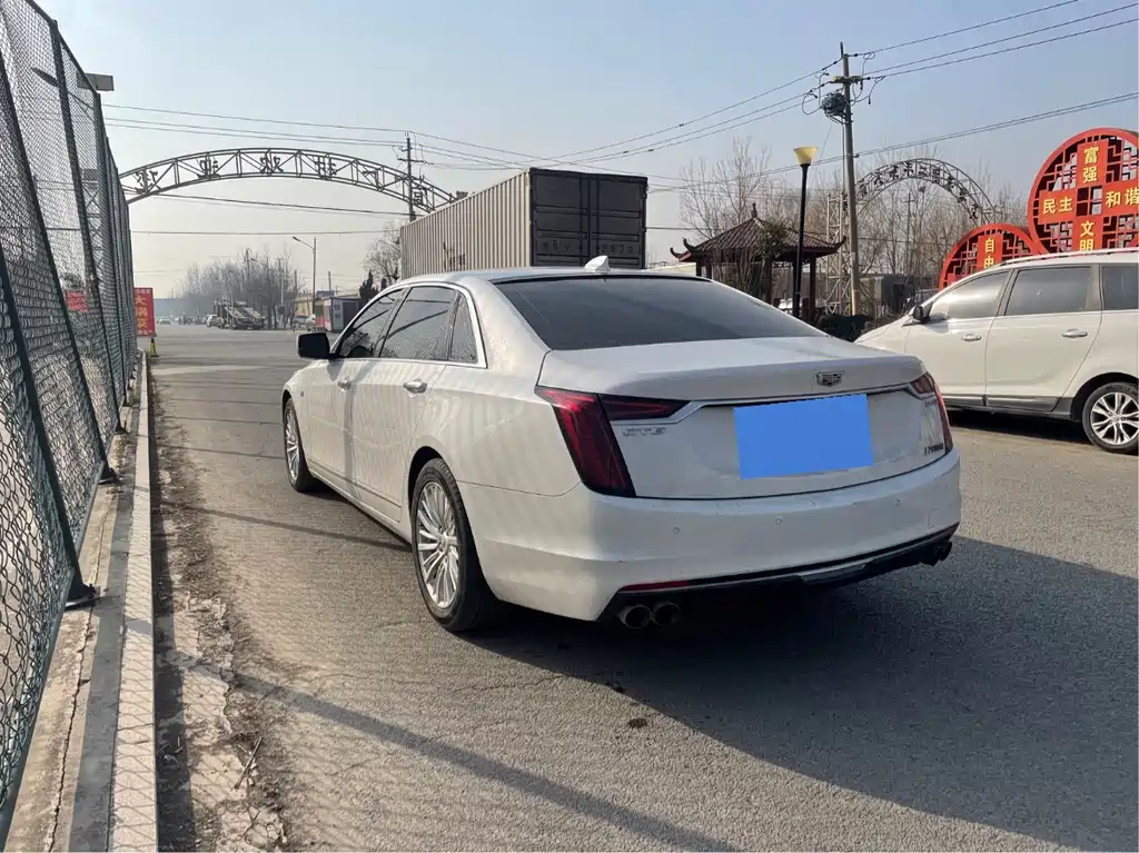 CADILLAC CT6