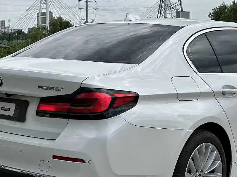 BMW 5 Series — миниатюра 13