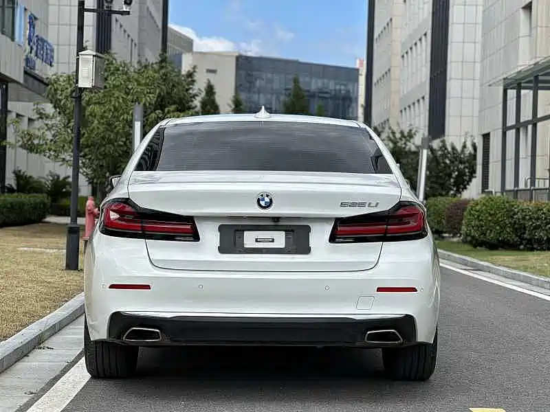 BMW 5 Series — миниатюра 15
