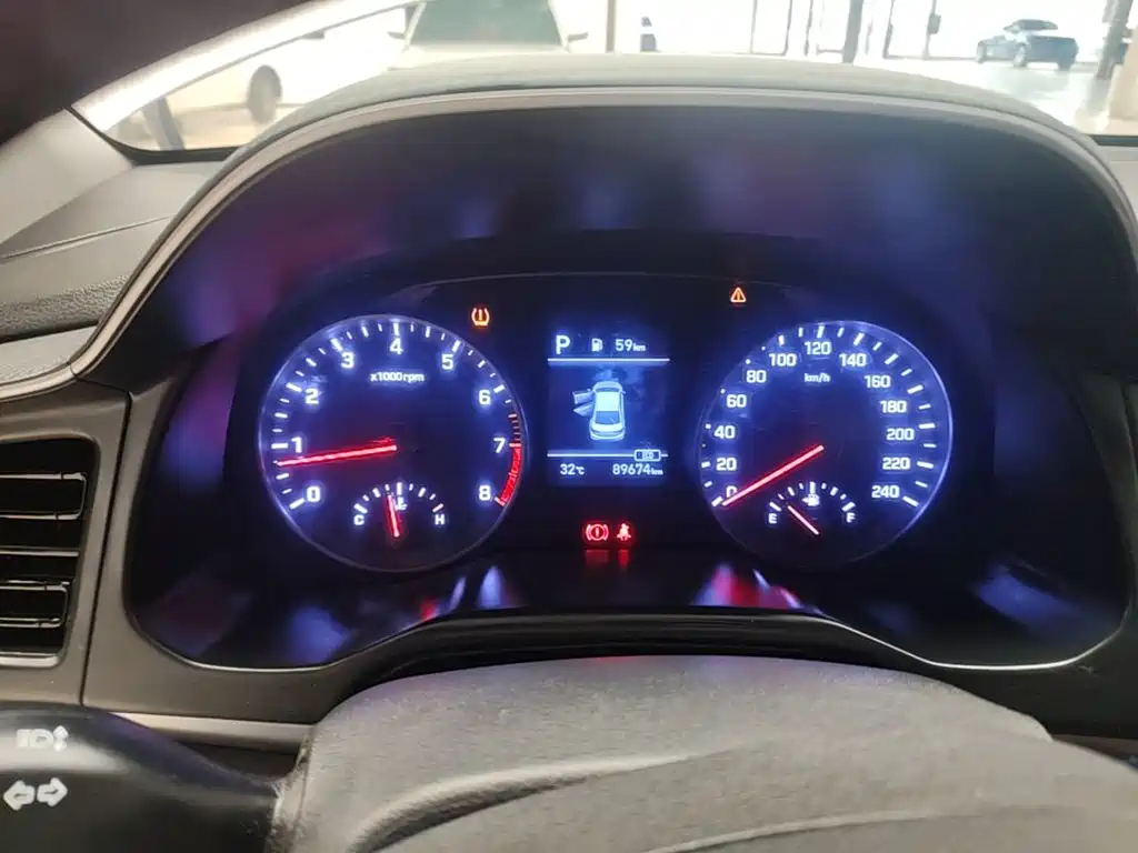 Hyundai Elantra — миниатюра 12