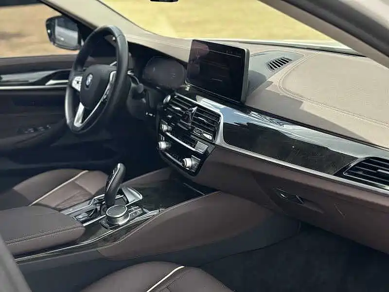 BMW 5 Series — миниатюра 8