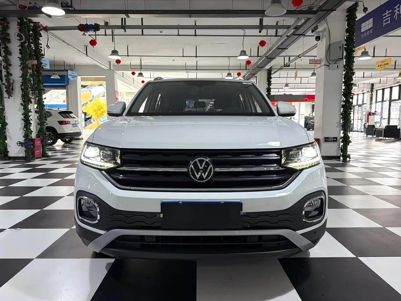 Volkswagen Tanying 1.5 л 2022 г. Белый, пробег 31000 км