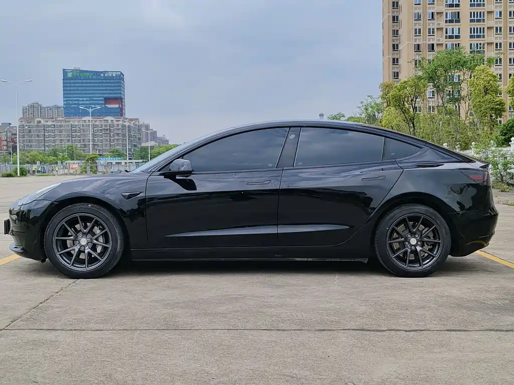 Tesla Model 3 - фото 7