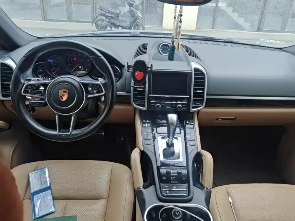 Porsche Cayenne — миниатюра 2