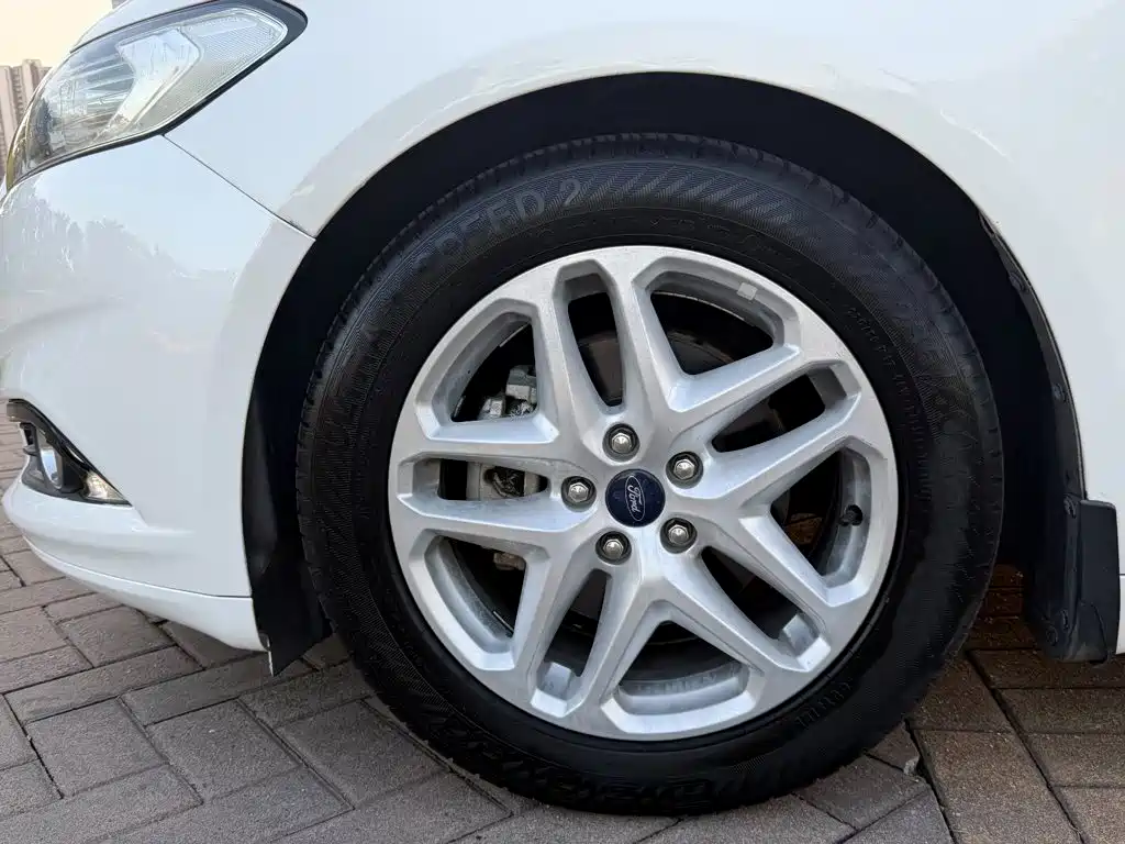 Ford Mondeo — миниатюра 16