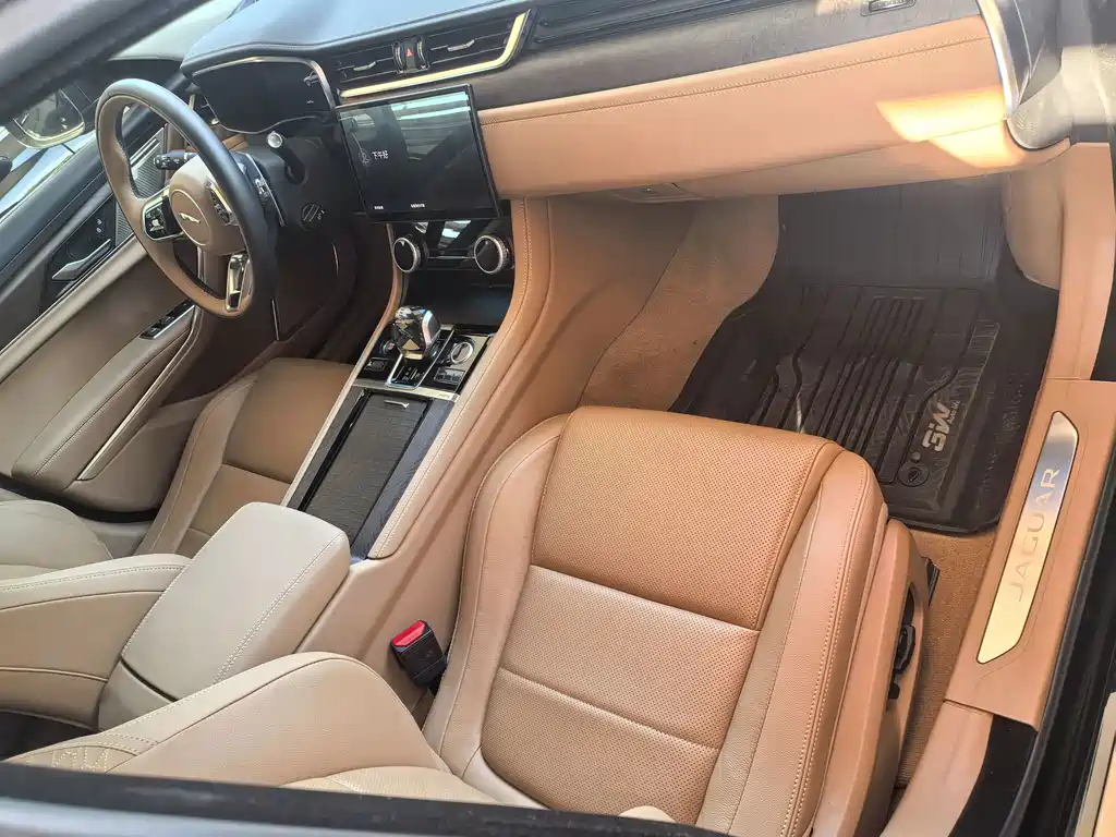 Jaguar XFL — миниатюра 4