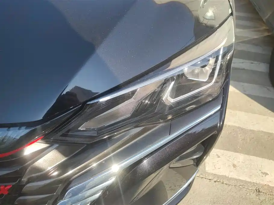 DONGFENG YI HYUN MAX