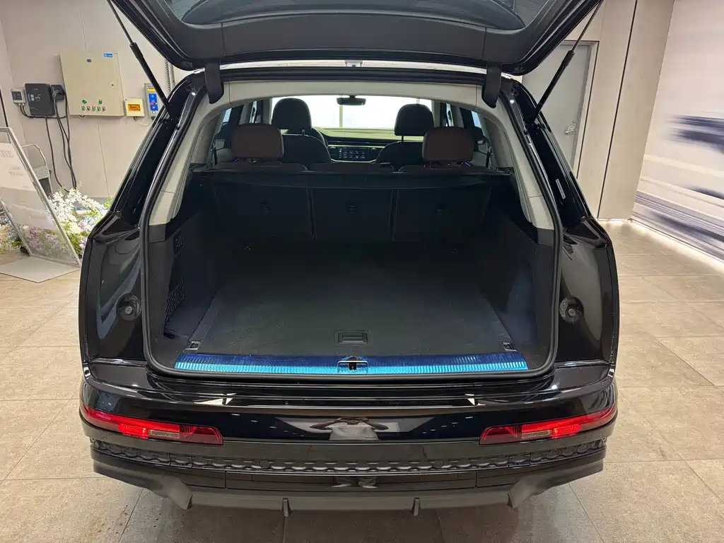 Audi Q7 2025 45 TFSI quattro S line