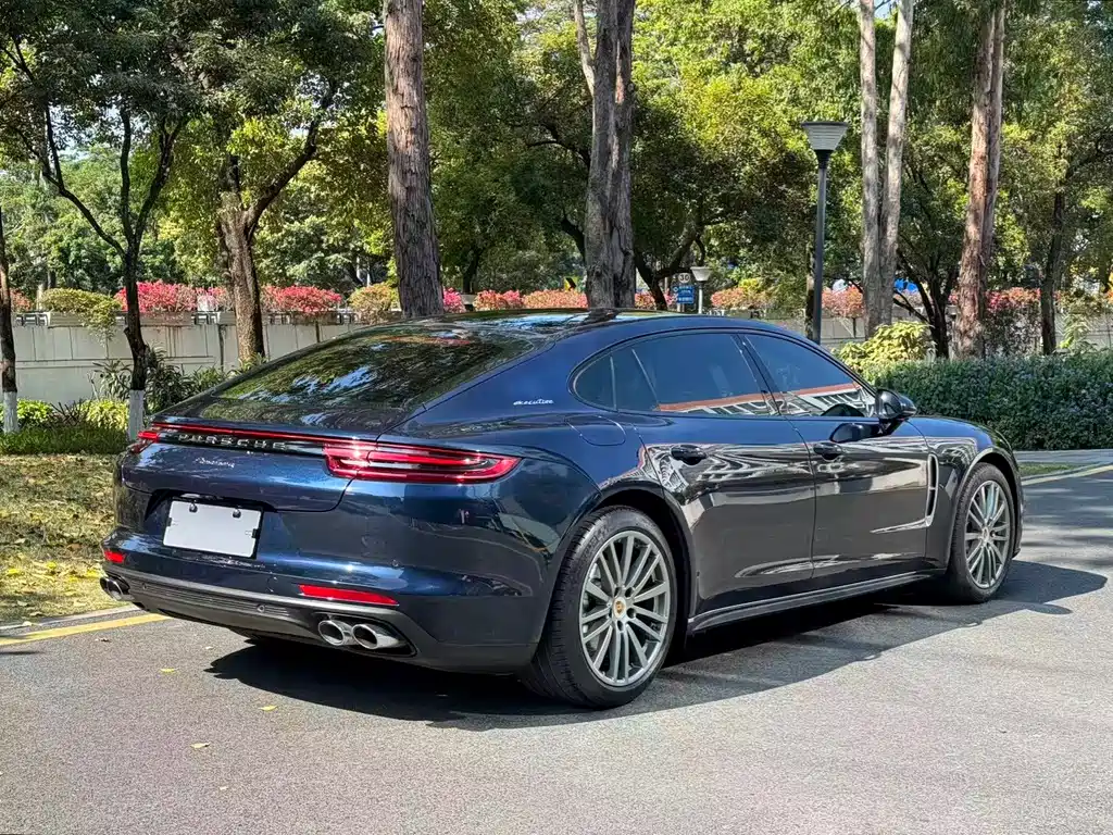 PORSCHE PANAMERA