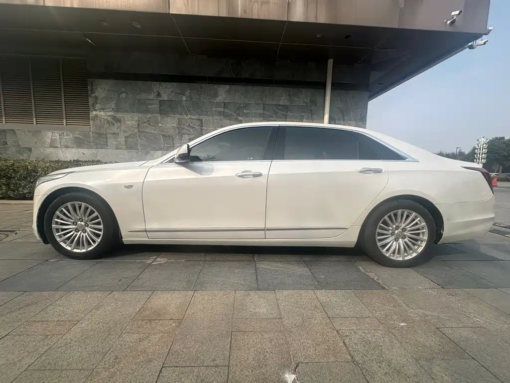 CADILLAC CT6