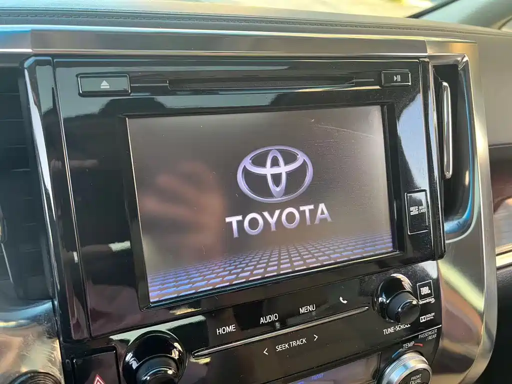 Toyota Alphard — миниатюра 8