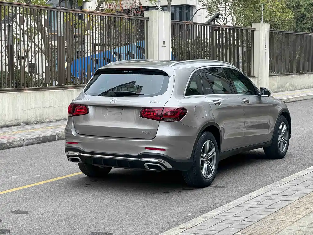 MERCEDES-BENZ GLC