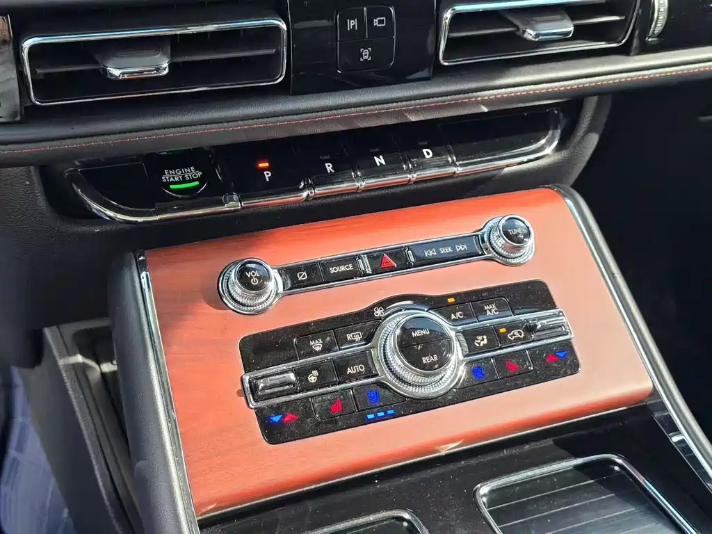 Lincoln Aviator — миниатюра 7