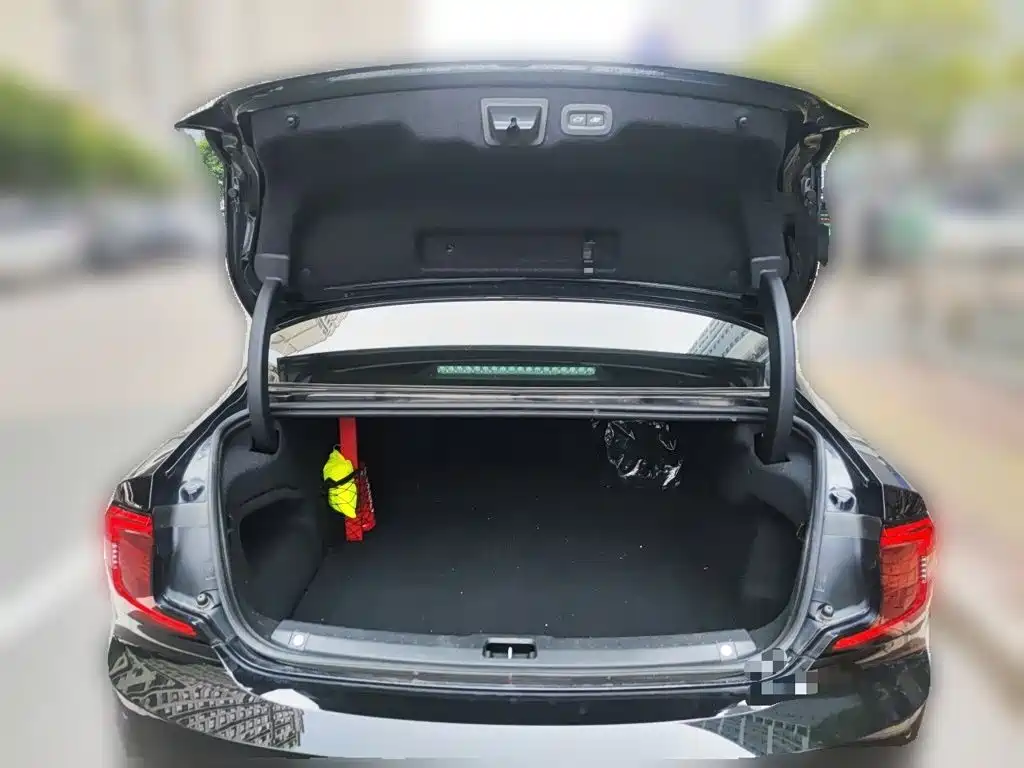 Volvo S90 — миниатюра 15