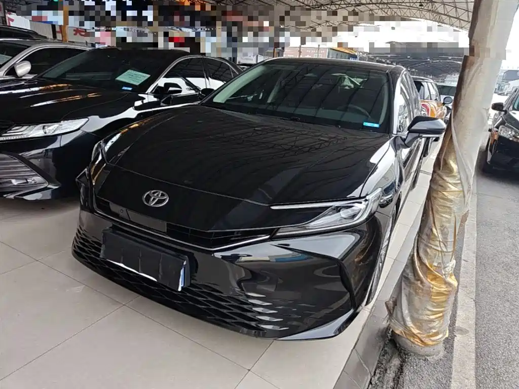 Toyota Camry 2025