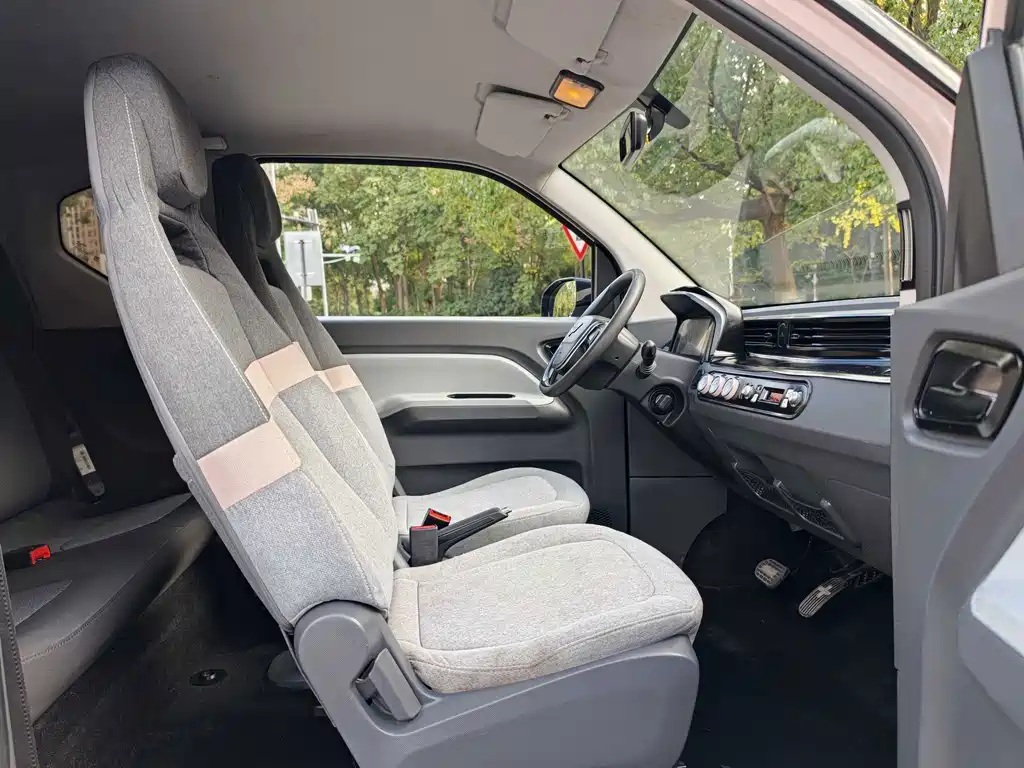 Wuling MINIEV — миниатюра 10