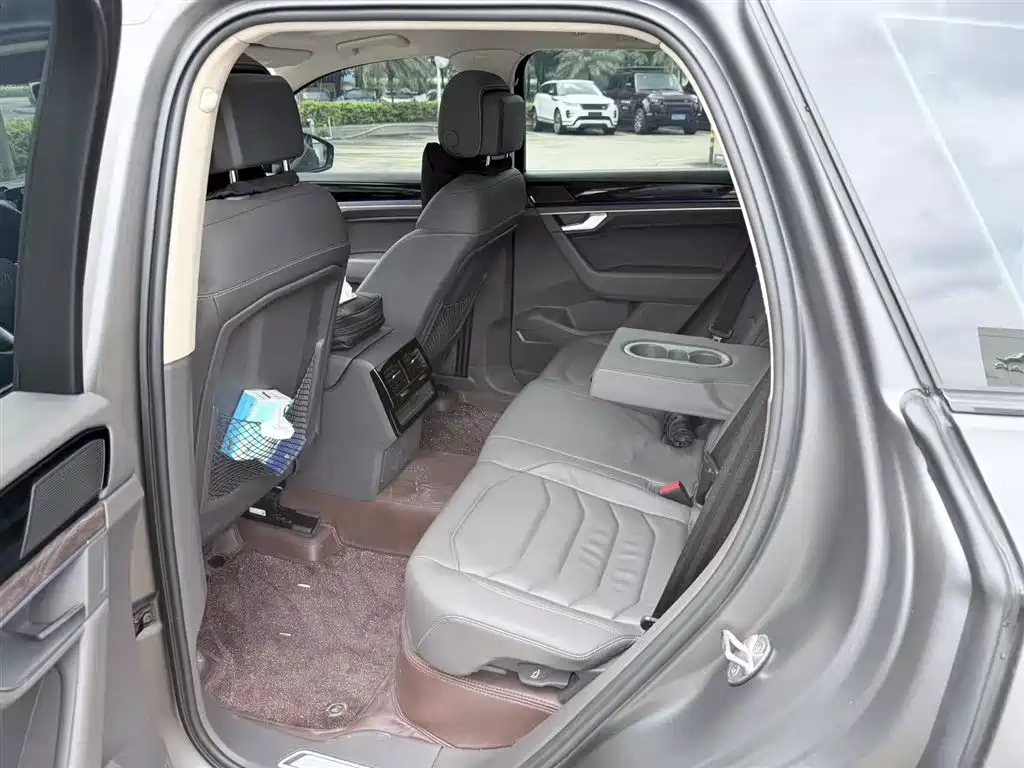 Volkswagen Touareg 2023 3.0TSI Sport