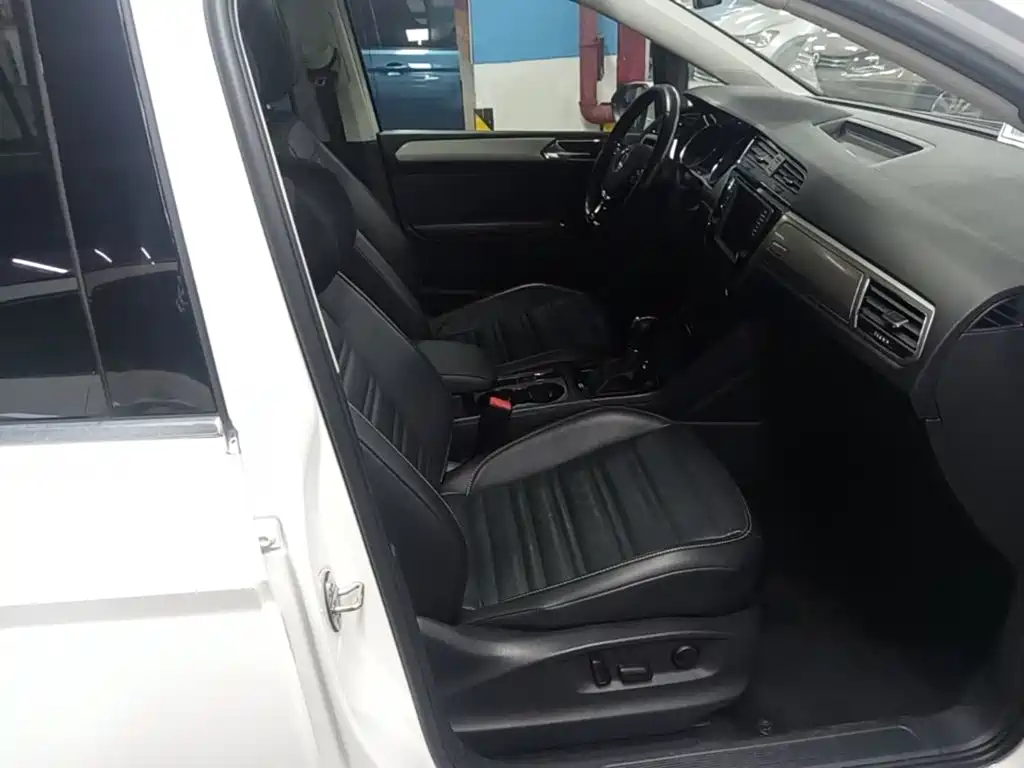 Volkswagen Touran — миниатюра 25