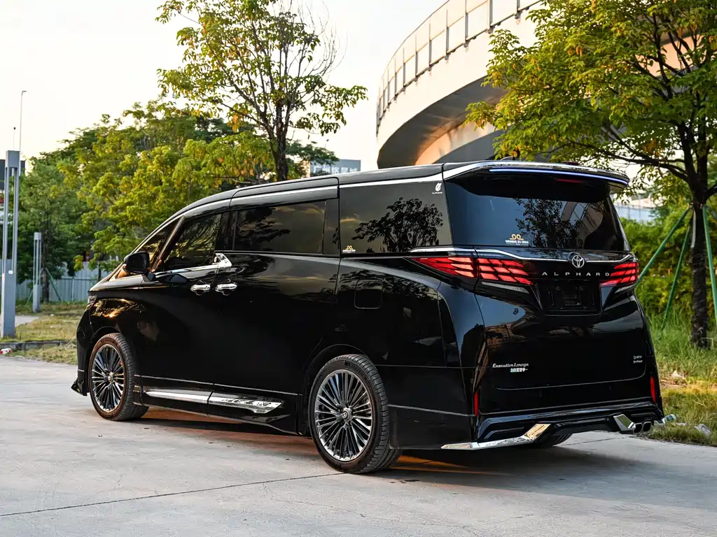 Toyota Alphard — миниатюра 4