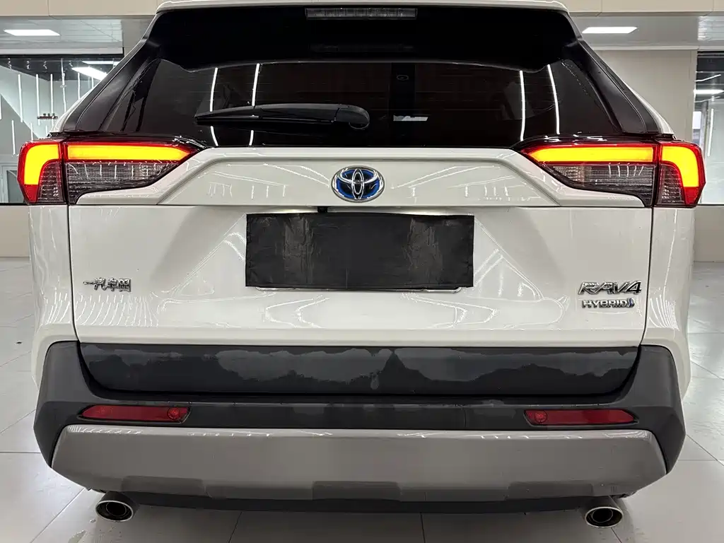 Toyota RAV4 — миниатюра 8