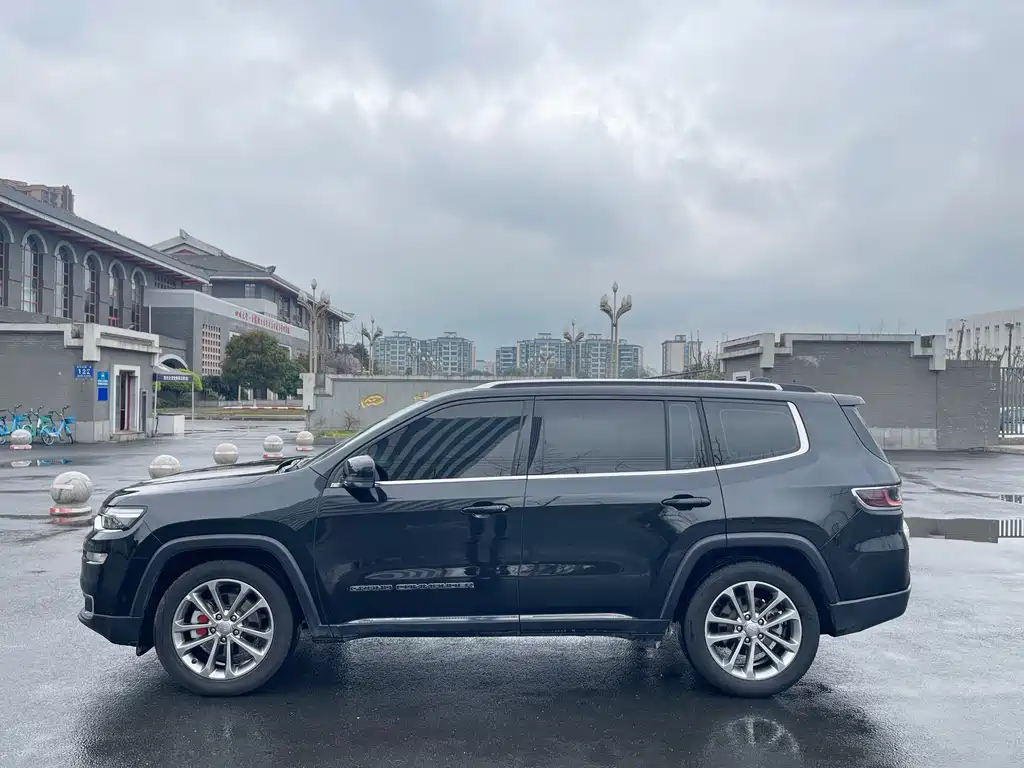 JEEP GRAND COMMANDER