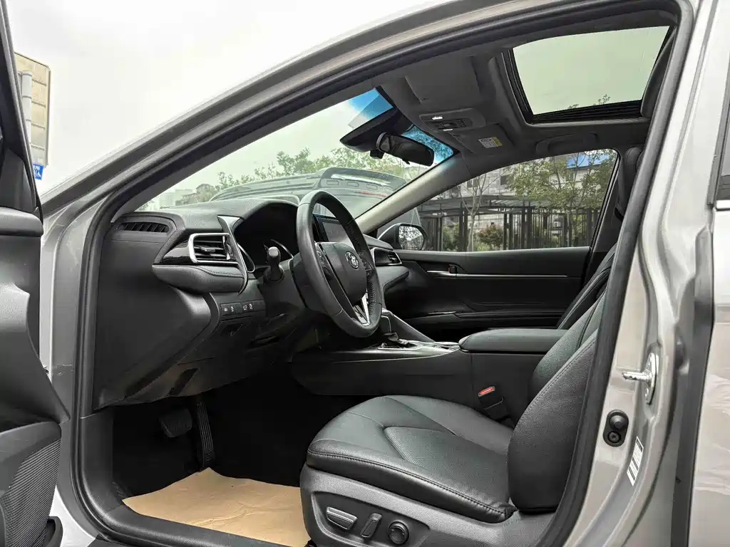 Toyota Camry — миниатюра 8