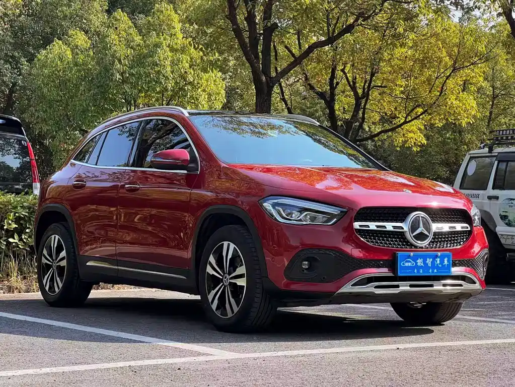 MERCEDES-BENZ GLA