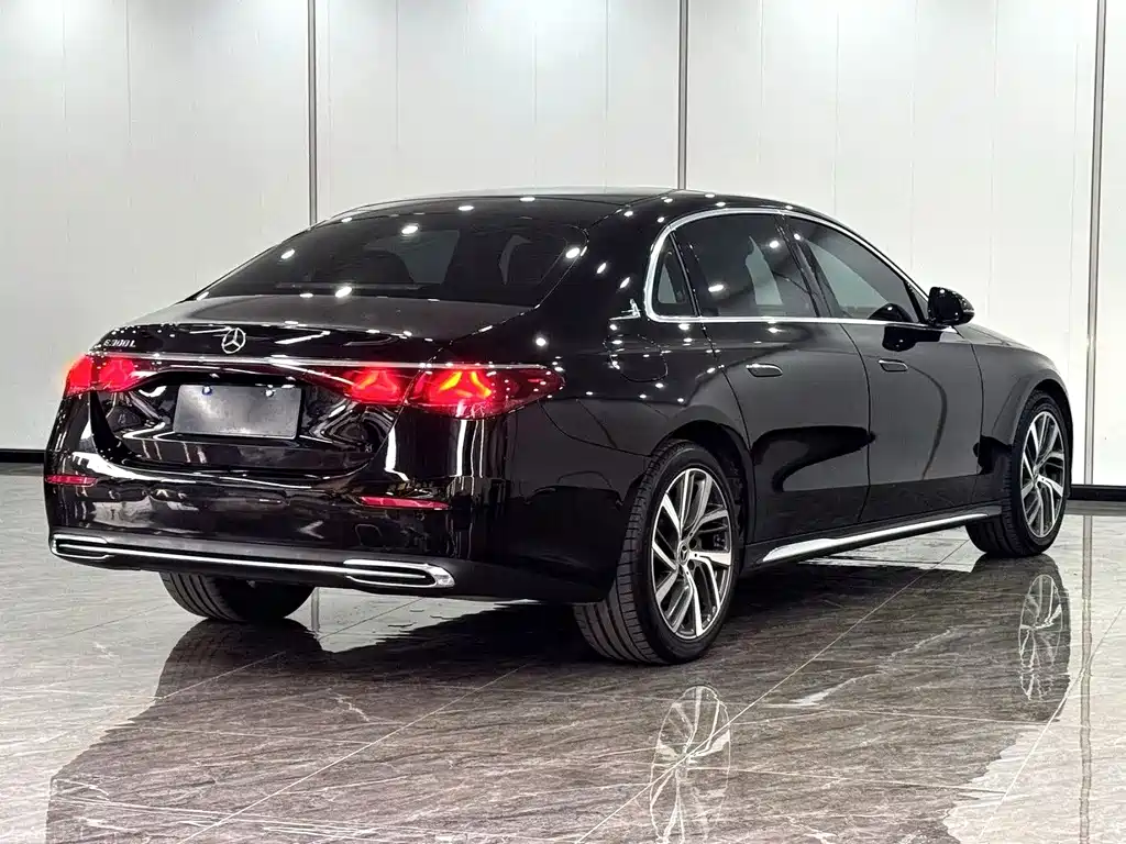 Mercedes-Benz E-Class — миниатюра 8