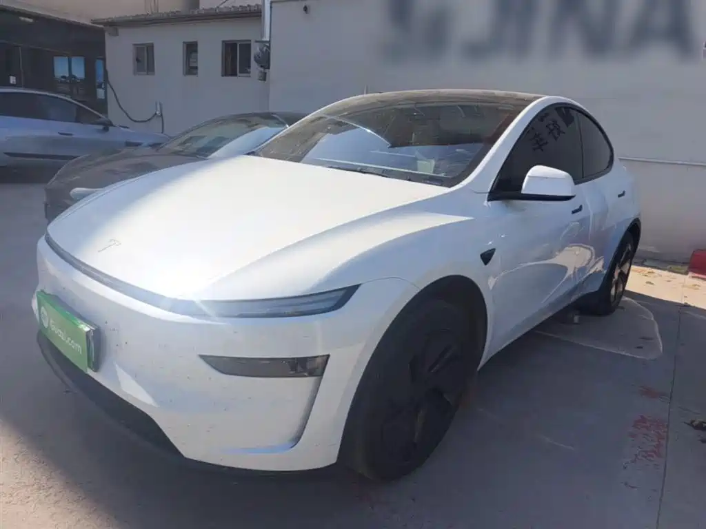 Tesla Model Y 2025